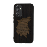 Coque de protection en bois véritable fabriquée en France pour  alliant du chêne fumé et du noyer représentant une tête de loup géométrique de profil sur le thème des animaux et de la nature