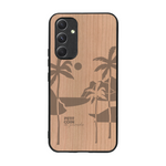 Coque de protection en bois véritable fabriquée en France pour  sur le thème des voyages en vans, vanlife et chill avec une gravure représentant un van vw combi devant le soleil couchant sur une plage avec des vagues