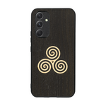 Coque de protection en bois véritable fabriquée en France pour  alliant du chêne fumé et du bambou et doré représentant un triskell