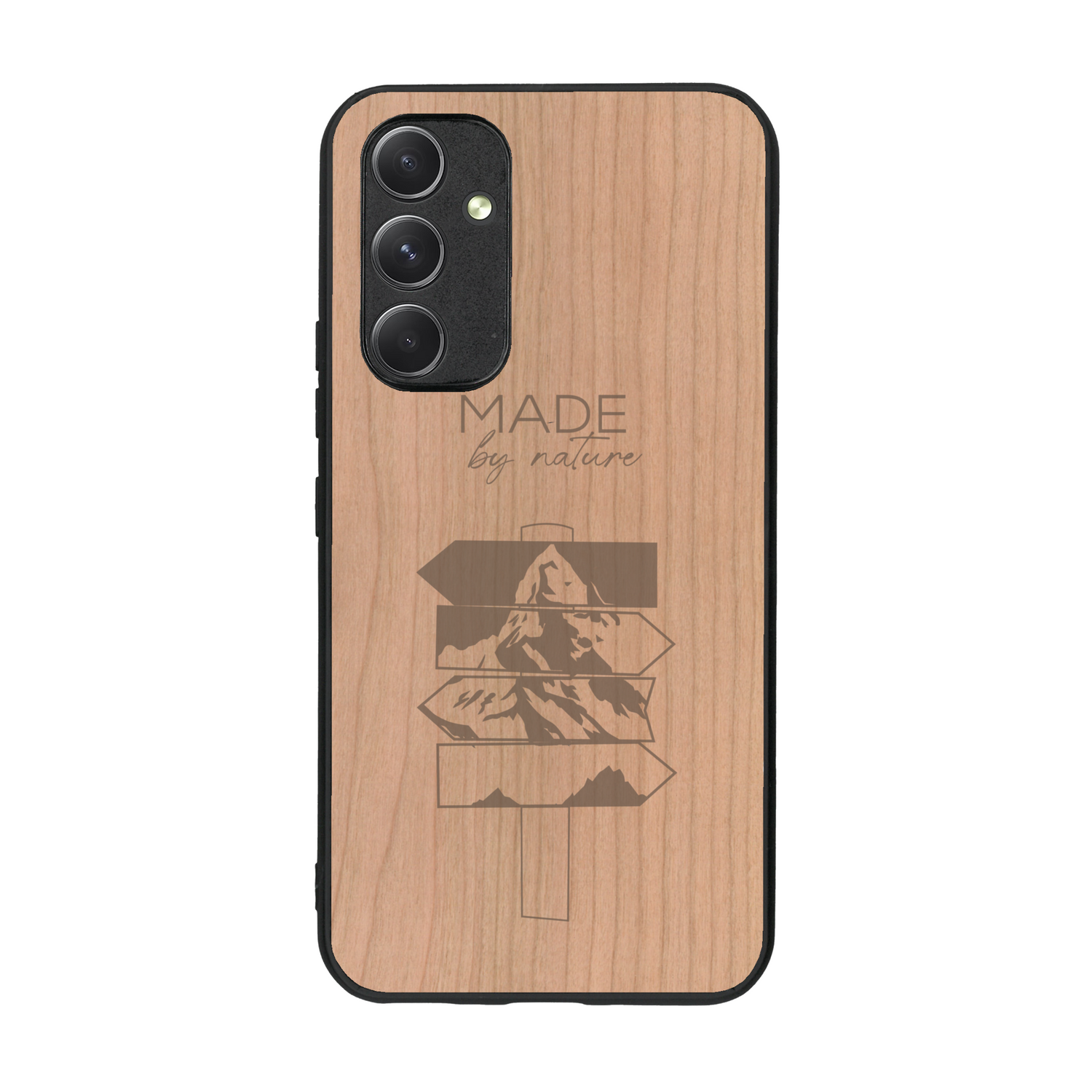 Coque de protection en bois véritable fabriquée en France pour  sur le thème de la nature et des arbres avec une gravure représentant une pomme de pin et la phrase "made by nature"