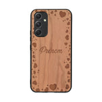 Coque de protection en bois véritable fabriquée en France pour Samsung A54 5G sur le thème de la fête des mères avec un motif représentant des coeurs et des feuilles