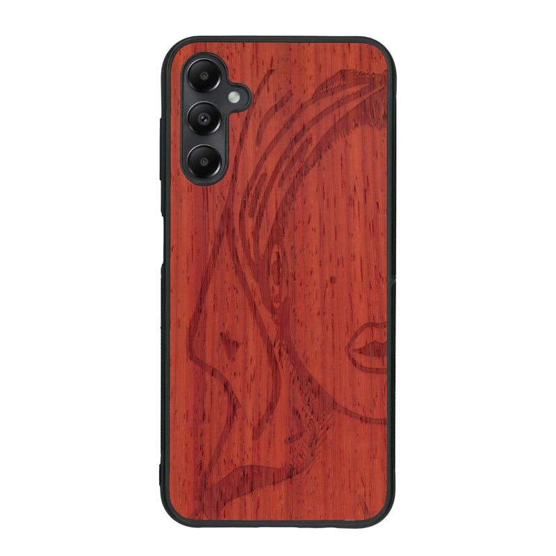Coque de protection en bois véritable fabriquée en France pour Samsung A55 5G représentant une silhouette féminine épurée de type line art en collaboration avec l'artiste Maud Dabs