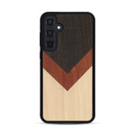 Coque de protection en bois véritable fabriquée en France pour  alliant du chêne fumé, du padouk et du bambou en forme de chevron sur le thème de l'art abstrait