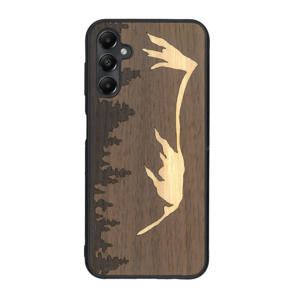 Coque de protection en bois véritable fabriquée en France pour Samsung A55 5G sur le thème de la nature et de la montagne qui allie du chêne fumé, du noyer et du bambou représentant le mont mézenc