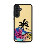 Coque de protection en bois véritable fabriquée en France pour Samsung A55 5G représentant un tigre coloré avec un design moderne et minimaliste sur le thème de la jungle et de la nature