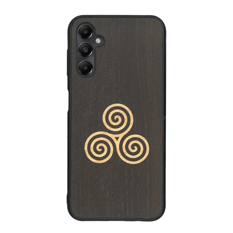 Coque de protection en bois véritable fabriquée en France pour Samsung A55 5G alliant du chêne fumé et du bambou et doré représentant un triskell