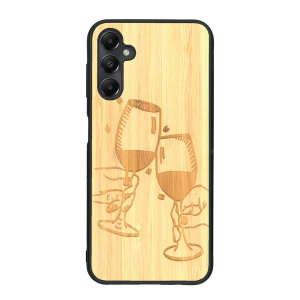 Coque de protection en bois véritable fabriquée en France pour Samsung A55 5G représentant une vue de face d'une flute de champagne dessinée à la main par l'artiste Maud Dabs