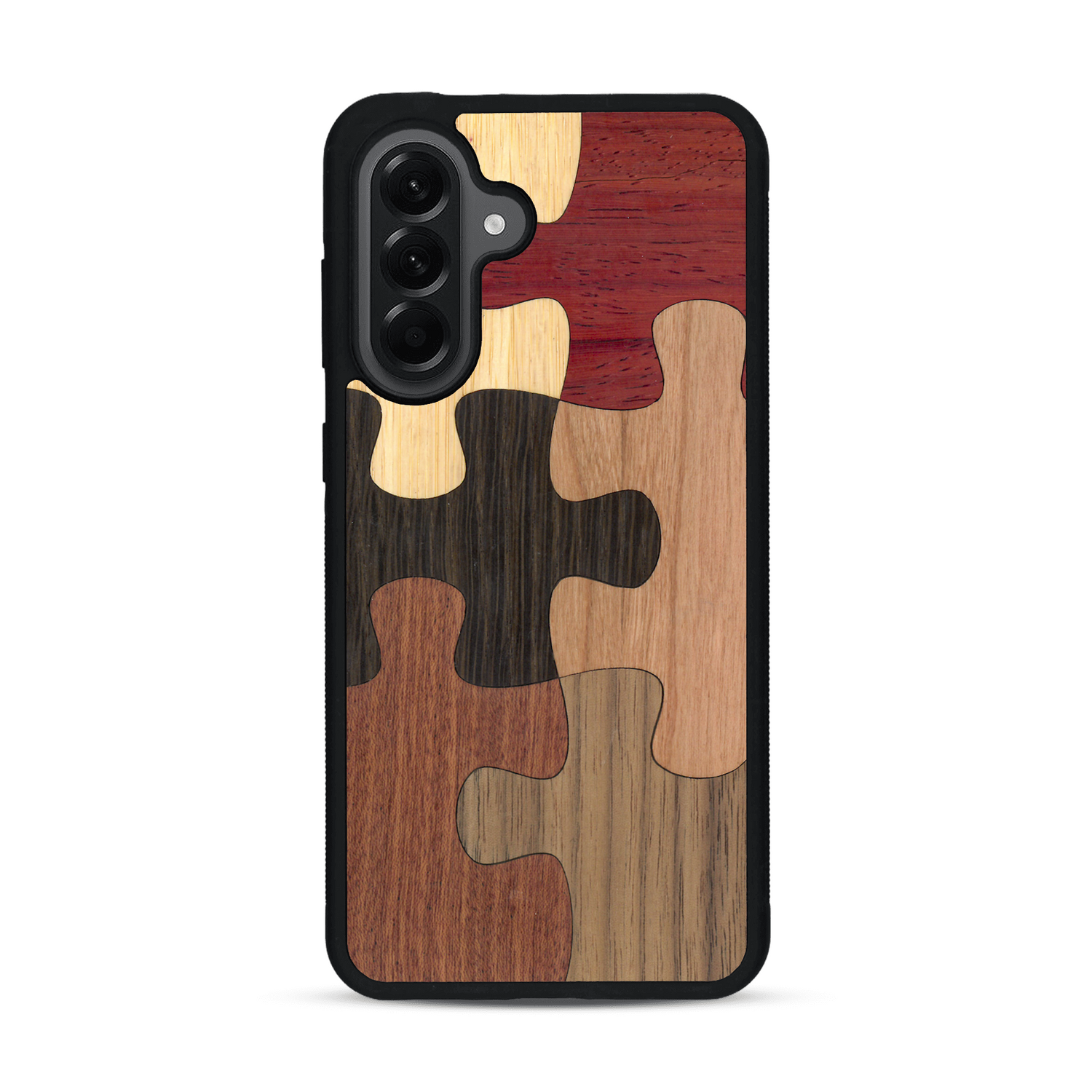 Coque de protection en bois véritable fabriquée en France pour  représentant un puzzle en six pièces qui allie du chêne fumé, du noyer, du bambou, du padouk, du merisier et de l'acajou