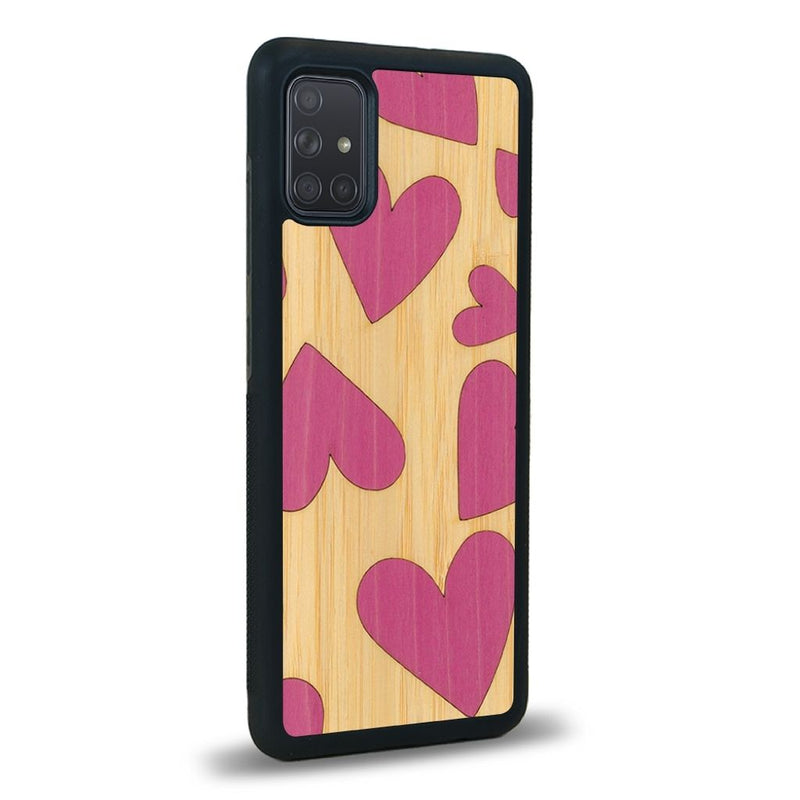 Coque de protection en bois véritable fabriquée en France pour Samsung A71 alliant plusieurs essences de bois pour représenter des coeurs pour les amoureux