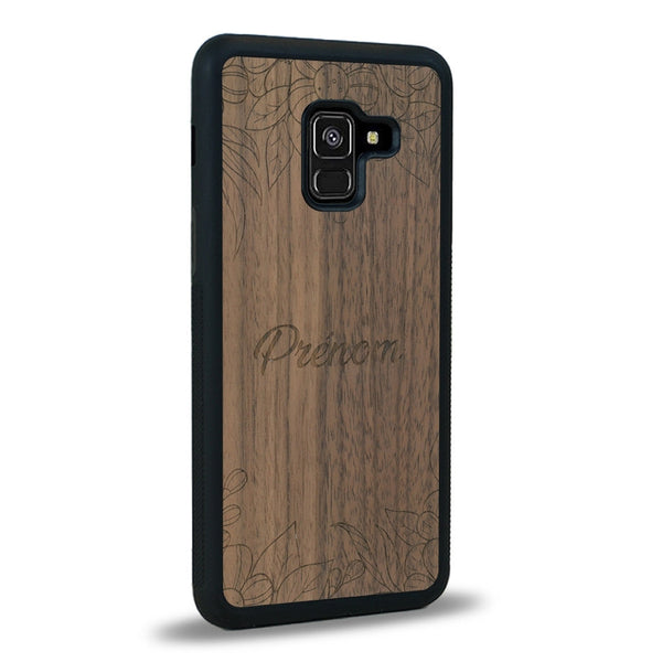 Coque de protection en bois véritable fabriquée en France pour Samsung A8 2018 sur le thème de la fête des mères avec un motif représentant des fleurs et des feuilles