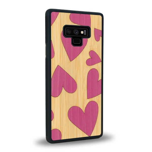 Coque de protection en bois véritable fabriquée en France pour Samsung Note 9 alliant plusieurs essences de bois pour représenter des coeurs pour les amoureux