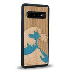 Coque de protection en bois véritable fabriquée en France pour Samsung S10 alliant plusieurs essences de bois pour représenter la célèbre grande vague de Kanagawa