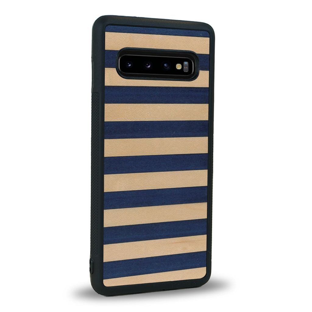 Coque de protection en bois véritable fabriquée en France pour Samsung S10 alliant plusieurs essences de bois pour représenter une marinière