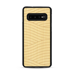 Coque de protection en bois véritable fabriquée en France pour  avec un motif moderne et minimaliste sur le thème waves et wavy représentant les vagues de l'océan