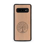 Coque de protection en bois véritable fabriquée en France pour  sur le thème de la spiritualité et du yoga avec une gravure zen représentant un arbre de vie