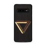 Coque de protection en bois véritable fabriquée en France pour  sur le thème de l'art géométrique qui allie du chêne fumé, du noyer, du bambou et du padouk représentant le triangle de penrose