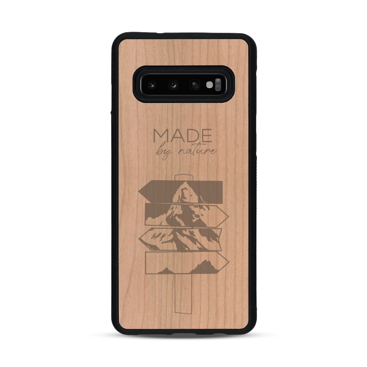 Coque de protection en bois véritable fabriquée en France pour  sur le thème de la nature et des arbres avec une gravure représentant une pomme de pin et la phrase "made by nature"