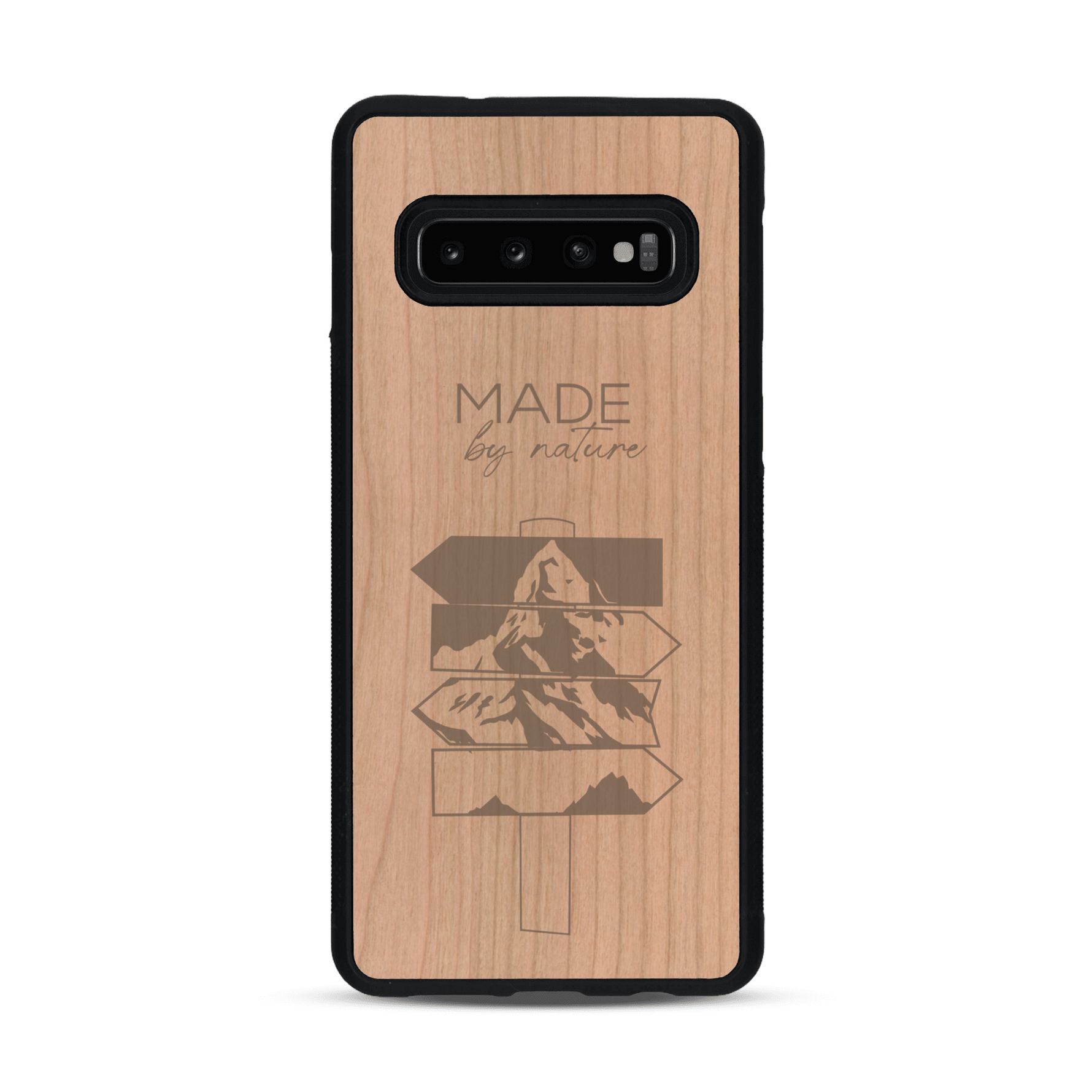 Coque de protection en bois véritable fabriquée en France pour  sur le thème de la nature et des arbres avec une gravure représentant une pomme de pin et la phrase "made by nature"