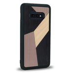 Coque de protection en bois véritable fabriquée en France pour Samsung S10E alliant du bambou, du tulipier mauve et noir en forme de mosaïque minimaliste sur le thème de l'art abstrait