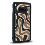 Coque de protection en bois véritable fabriquée en France pour Samsung S10E alliant plusieurs essences de bois pour représenter une ondulation