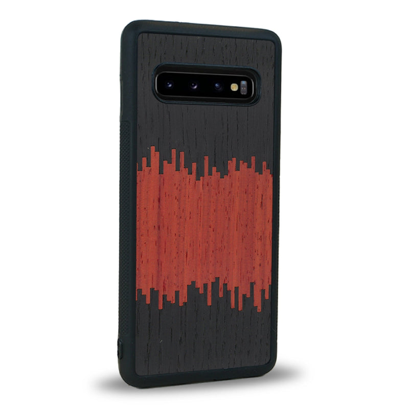 Coque de protection en bois véritable fabriquée en France pour Samsung S10+ alliant plusieurs essences de bois pour représenter du magma en fusion