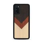 Coque de protection en bois véritable fabriquée en France pour  alliant du chêne fumé, du padouk et du bambou en forme de chevron sur le thème de l'art abstrait
