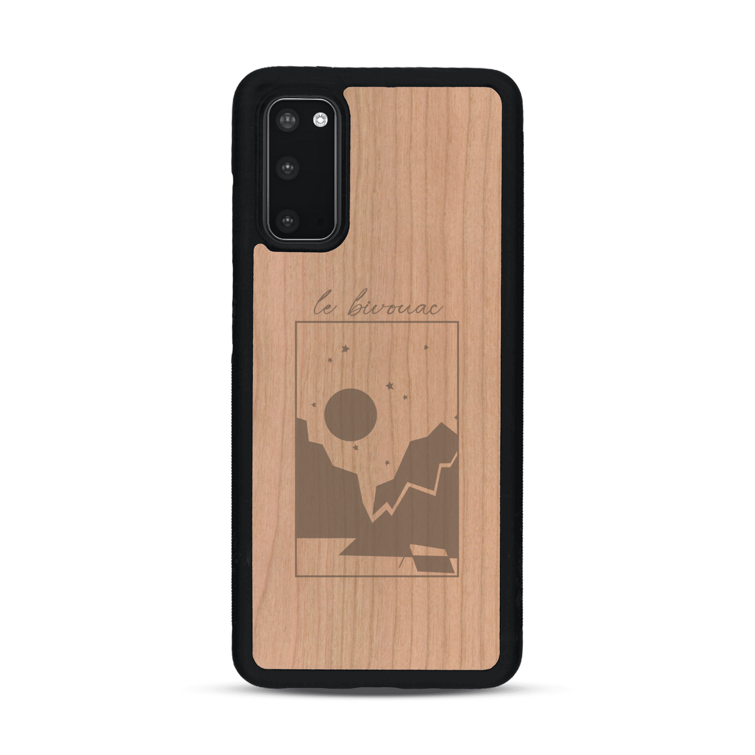 Coque de protection en bois véritable fabriquée en France pour  sur le thème du camping en pleine nature et du bivouac avec la phrase "Aventure is out there"