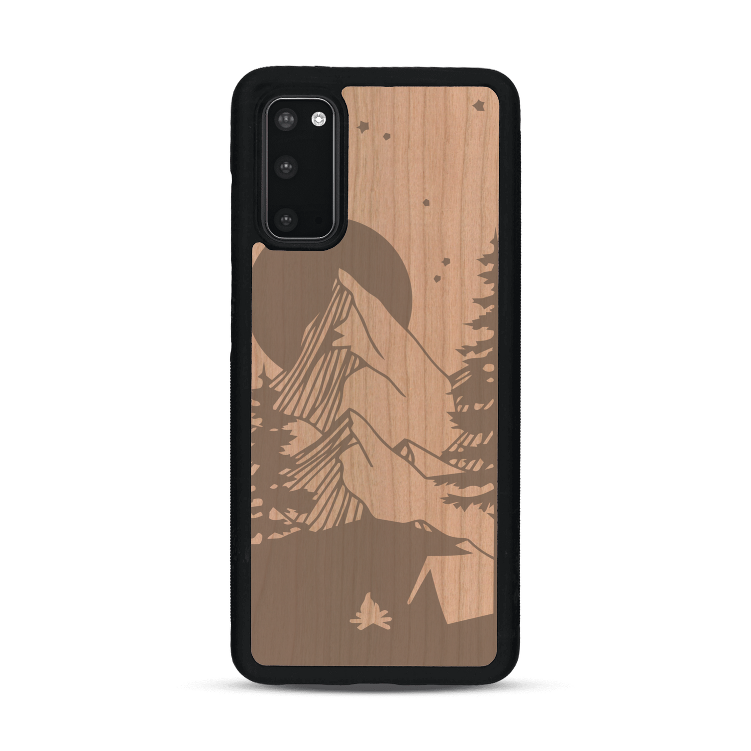 Coque de protection en bois véritable fabriquée en France pour  sur le thème du camping en pleine nature représentant une tente avec un feu de camp entouré de montagnes