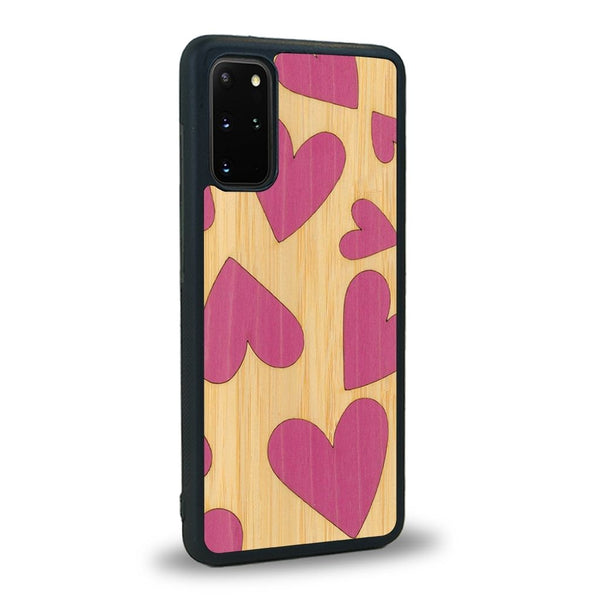Coque de protection en bois véritable fabriquée en France pour Samsung S20 alliant plusieurs essences de bois pour représenter des coeurs pour les amoureux