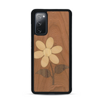 Coque de protection en bois véritable fabriquée en France pour  alliant plusieurs essences de bois pour représenter une marguerite