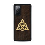 Coque de protection en bois véritable fabriquée en France pour  alliant du chêne fumé et du bambou représentant une triquetra