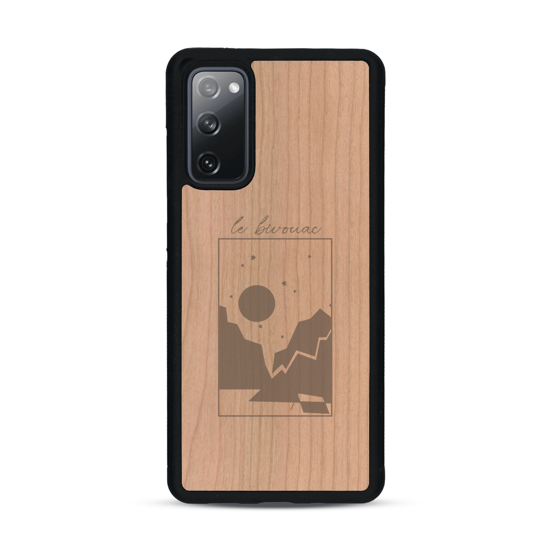 Coque de protection en bois véritable fabriquée en France pour  sur le thème du camping en pleine nature et du bivouac avec la phrase "Aventure is out there"