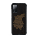 Coque de protection en bois véritable fabriquée en France pour  alliant du chêne fumé et du noyer représentant une tête de loup géométrique de profil sur le thème des animaux et de la nature