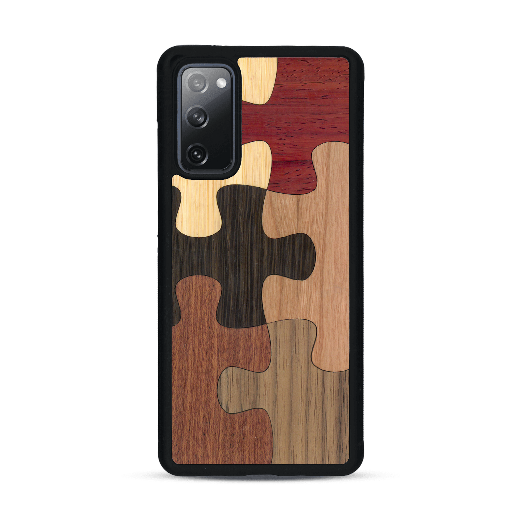 Coque de protection en bois véritable fabriquée en France pour  représentant un puzzle en six pièces qui allie du chêne fumé, du noyer, du bambou, du padouk, du merisier et de l'acajou