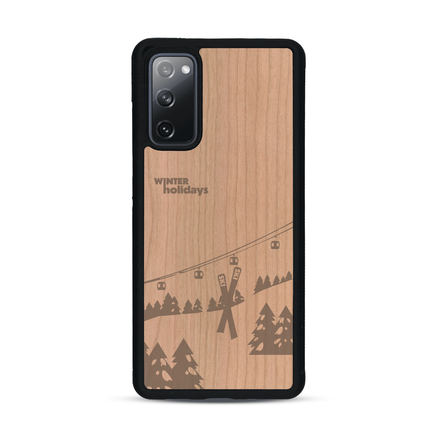 Coque de protection en bois véritable fabriquée en France pour  sur le thème de la montagne, du ski et de la neige avec un motif représentant une paire de ski plantée dans la neige avec en fond des montagnes enneigées