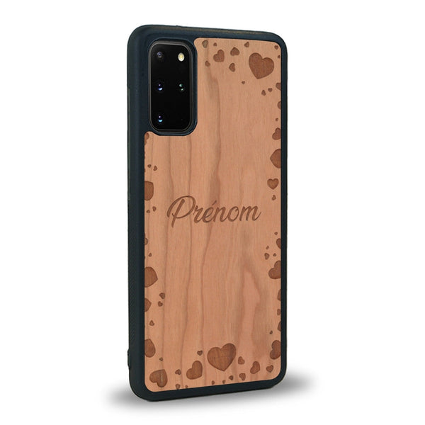 Coque de protection en bois véritable fabriquée en France pour Samsung S20+ sur le thème de la fête des mères avec un motif représentant des coeurs et des feuilles