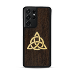 Coque de protection en bois véritable fabriquée en France pour  alliant du chêne fumé et du bambou représentant une triquetra