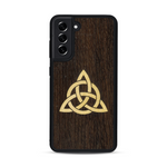 Coque de protection en bois véritable fabriquée en France pour  alliant du chêne fumé et du bambou représentant une triquetra