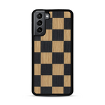 Coque de protection en bois véritable fabriquée en France pour  alliant plusieurs essences de bois pour représenter un damier