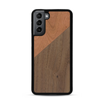 Coque de protection en bois véritable fabriquée en France pour  alliant du merisier et du noyer formant chacun un triangle avec une jointure en diagonale sur le thème de l'art abstrait
