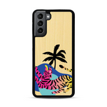 Coque de protection en bois véritable fabriquée en France pour Samsung S21+ représentant un tigre coloré avec un design moderne et minimaliste sur le thème de la jungle et de la nature