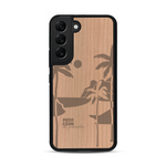 Coque de protection en bois véritable fabriquée en France pour  sur le thème des voyages en vans, vanlife et chill avec une gravure représentant un van vw combi devant le soleil couchant sur une plage avec des vagues