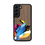 Coque de protection en bois véritable fabriquée en France pour Samsung S22 représentant un toucan coloré avec un design moderne et minimaliste sur le thème de la jungle et de la nature