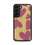 Coque de protection en bois véritable fabriquée en France pour  alliant plusieurs essences de bois pour représenter des coeurs pour les amoureux