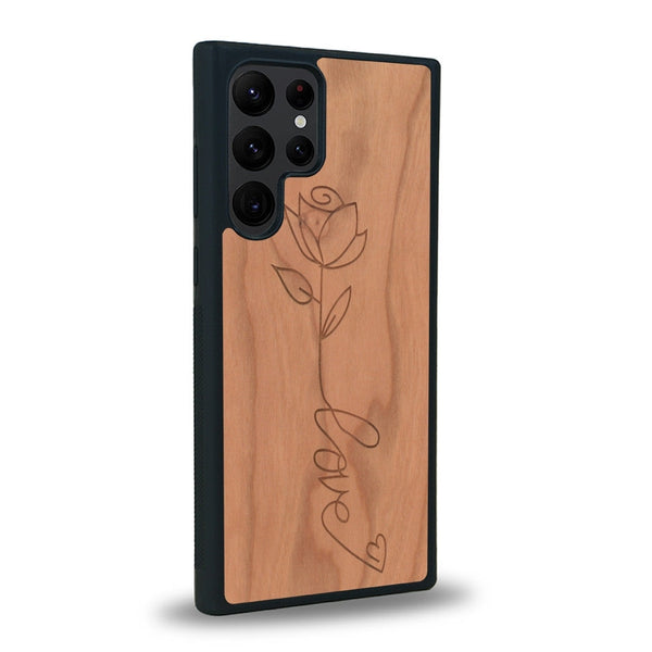Coque de protection en bois véritable fabriquée en France pour Samsung S22 Ultra sur le thème de la fête des mères avec un motif représentant une fleur dont la tige forme le mot "love"