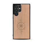 Coque de protection en bois véritable fabriquée en France pour  avec une gravure "rose des vents" sur le thème nautique et de l'océan qui s'inspire des boussoles de pirate