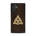 Coque de protection en bois véritable fabriquée en France pour  alliant du chêne fumé et du bambou représentant une triquetra