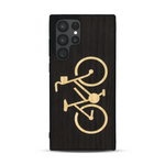 Coque de protection en bois véritable fabriquée en France pour  sur le theme du vélo et de l'outdoor qui allie du bambou et du chêne fumé représentant un vélo