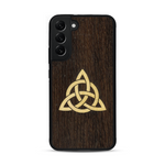 Coque de protection en bois véritable fabriquée en France pour  alliant du chêne fumé et du bambou représentant une triquetra
