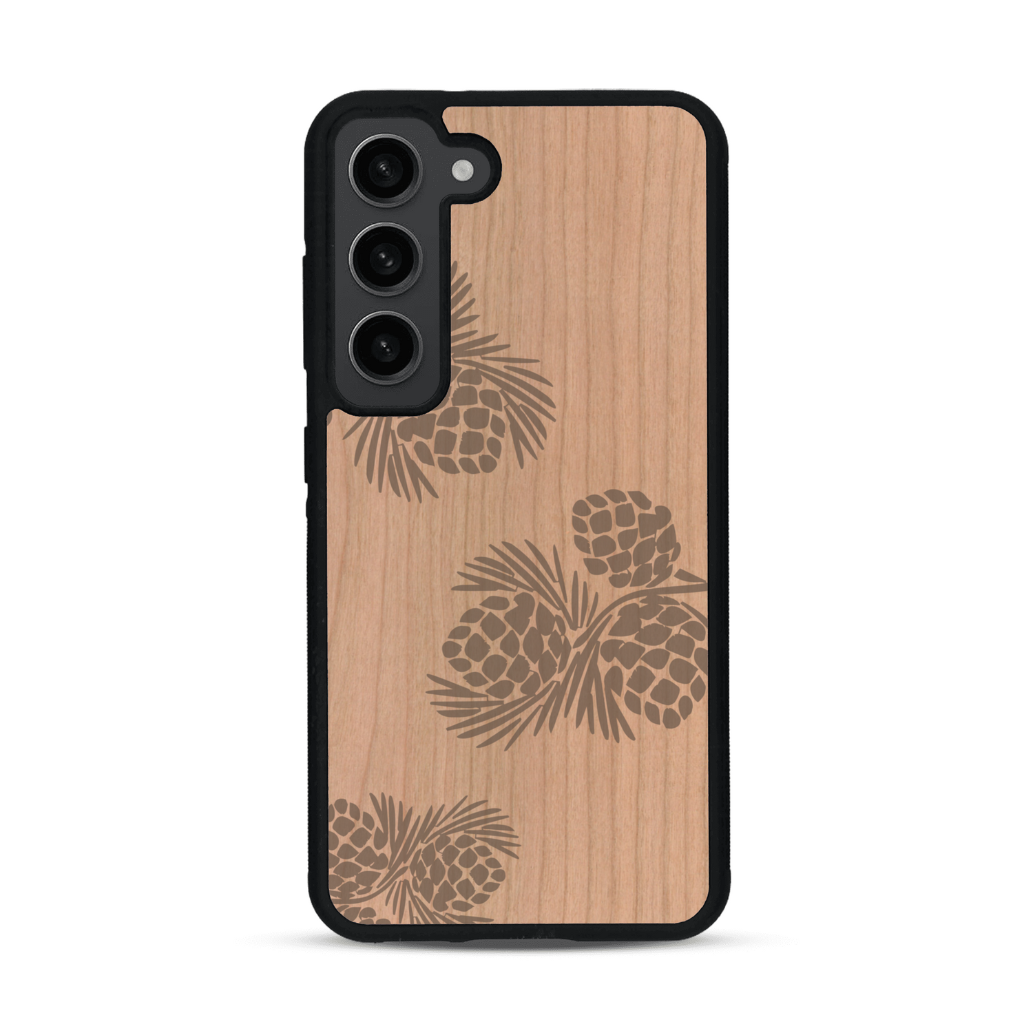 Coque de protection en bois véritable fabriquée en France pour  sur le thème de la nature des arbres avec un motif de gravure représentant des épines de sapin et des pommes de pin